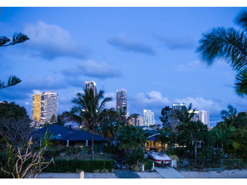 14 Andrea Avenue, Broadbeach Waters QLD 4218