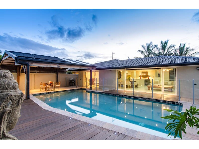 14 Andrea Avenue, Broadbeach Waters QLD 4218