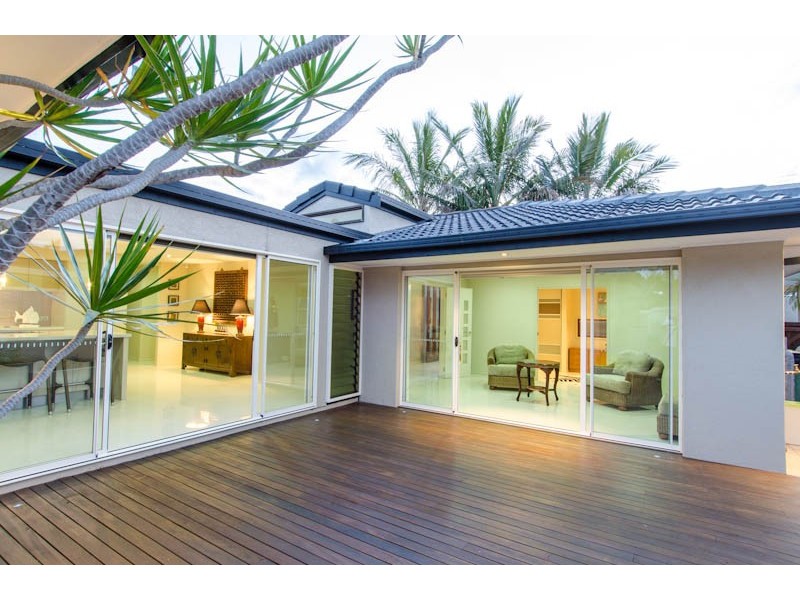 14 Andrea Avenue, Broadbeach Waters QLD 4218