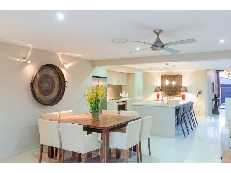 14 Andrea Avenue, Broadbeach Waters QLD 4218