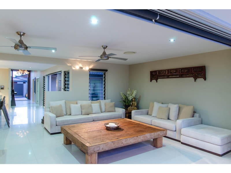 14 Andrea Avenue, Broadbeach Waters QLD 4218