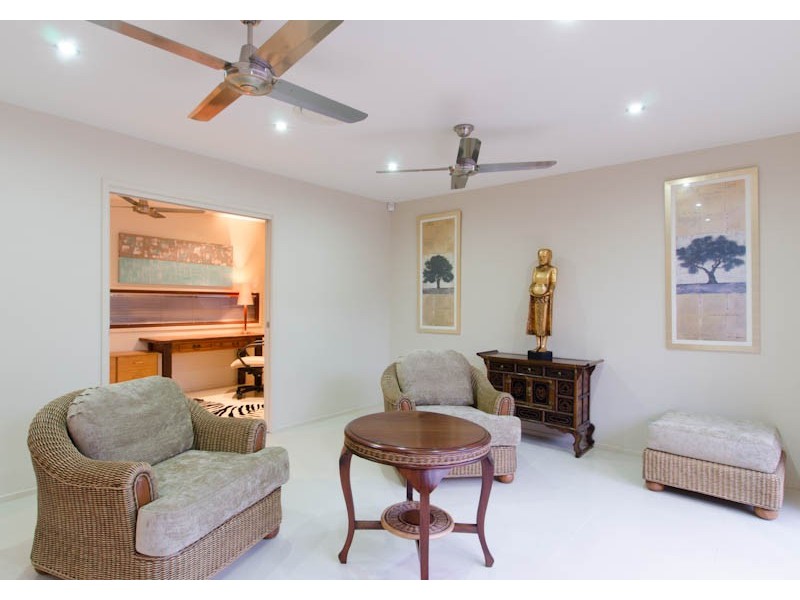 14 Andrea Avenue, Broadbeach Waters QLD 4218