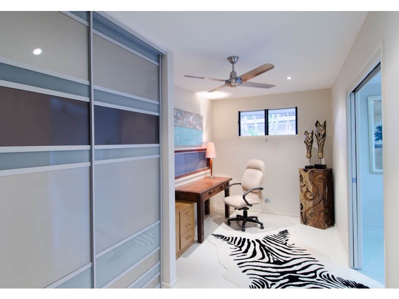 14 Andrea Avenue, Broadbeach Waters QLD 4218