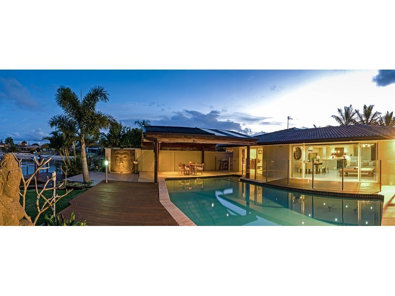 14 Andrea Avenue, Broadbeach Waters QLD 4218