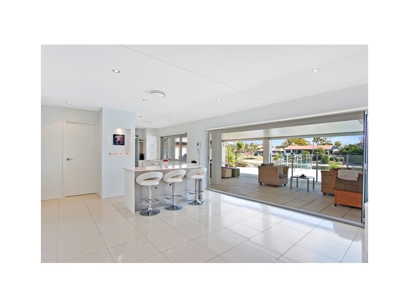 22 Welby Street, Broadbeach Waters QLD 4218