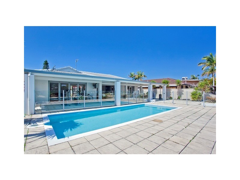 22 Welby Street, Broadbeach Waters QLD 4218
