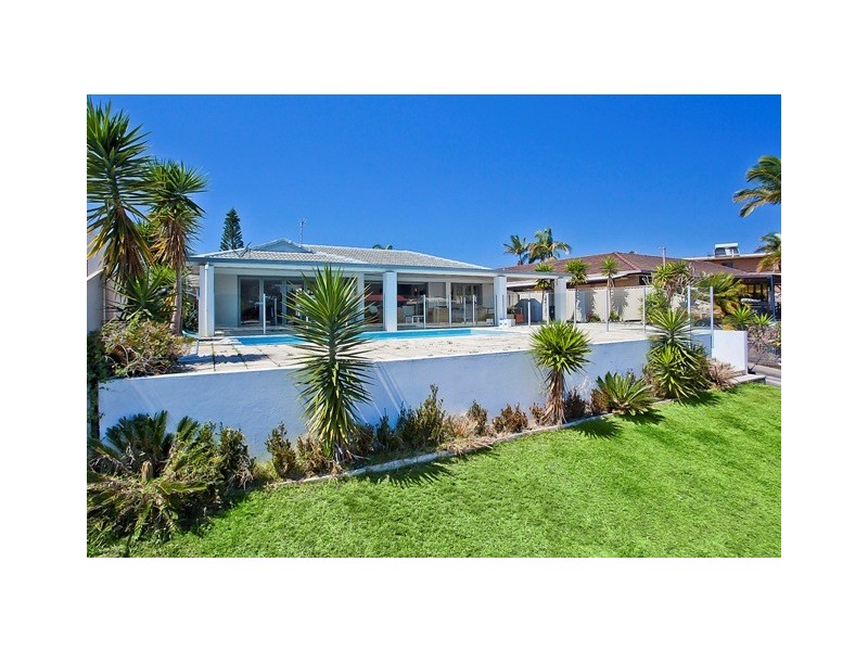 22 Welby Street, Broadbeach Waters QLD 4218