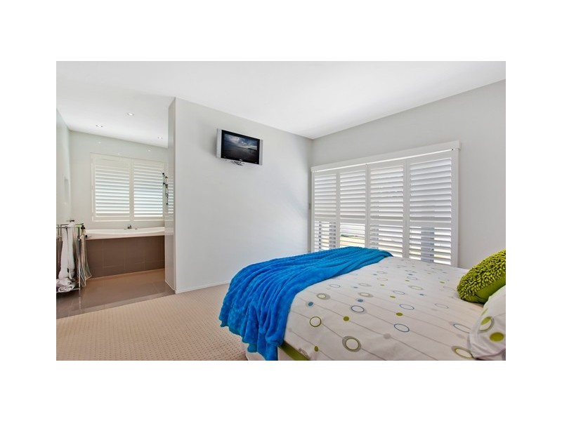 22 Welby Street, Broadbeach Waters QLD 4218