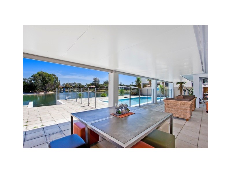 22 Welby Street, Broadbeach Waters QLD 4218