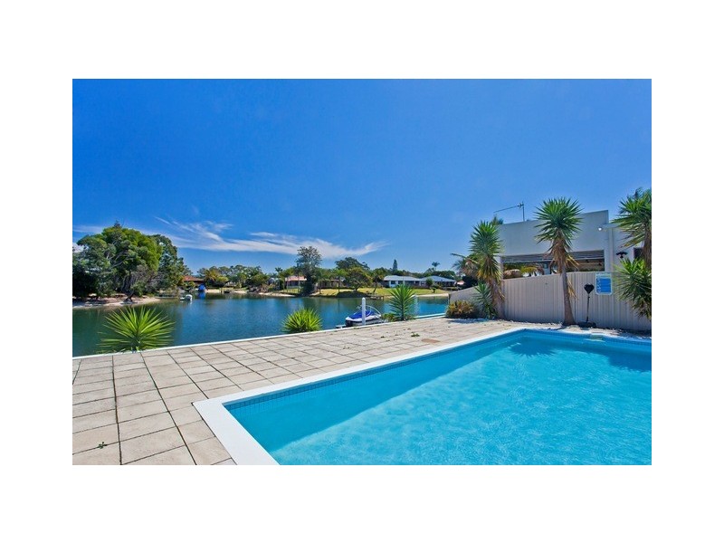 22 Welby Street, Broadbeach Waters QLD 4218