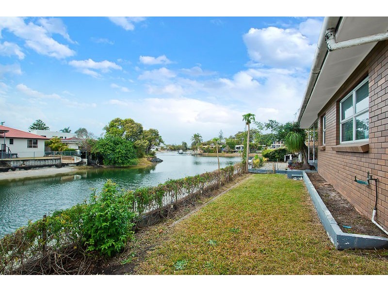 24 Pearl Key, Broadbeach Waters QLD 4218