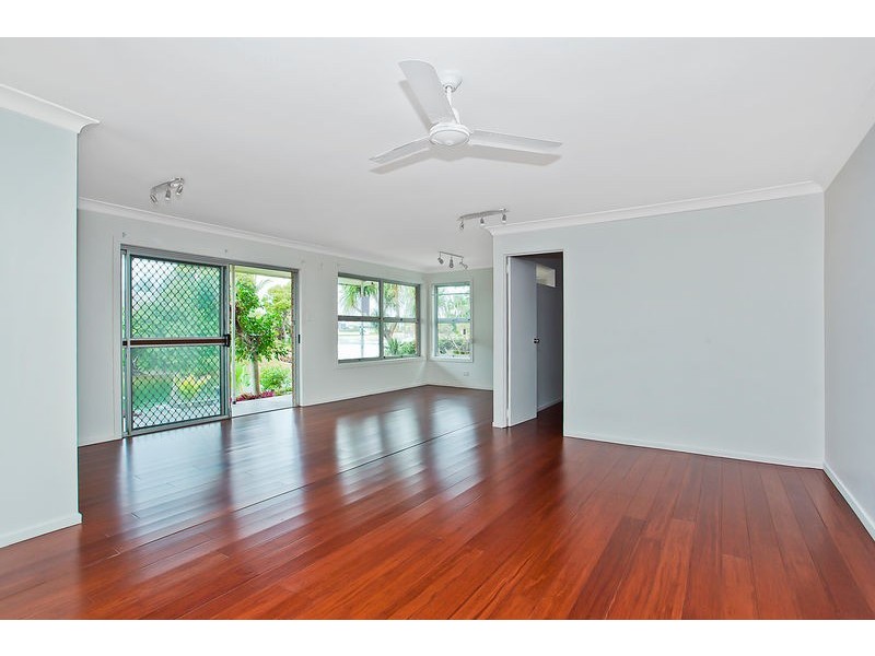 24 Pearl Key, Broadbeach Waters QLD 4218