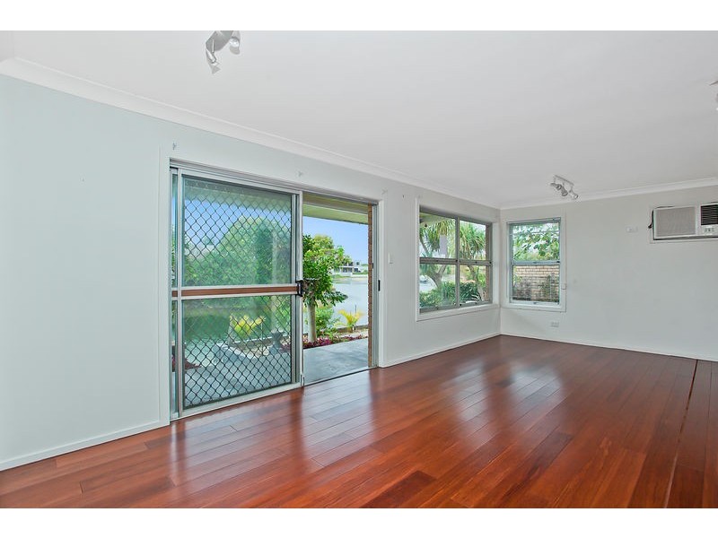 24 Pearl Key, Broadbeach Waters QLD 4218