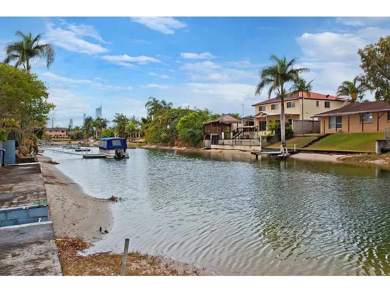 24 Pearl Key, Broadbeach Waters QLD 4218