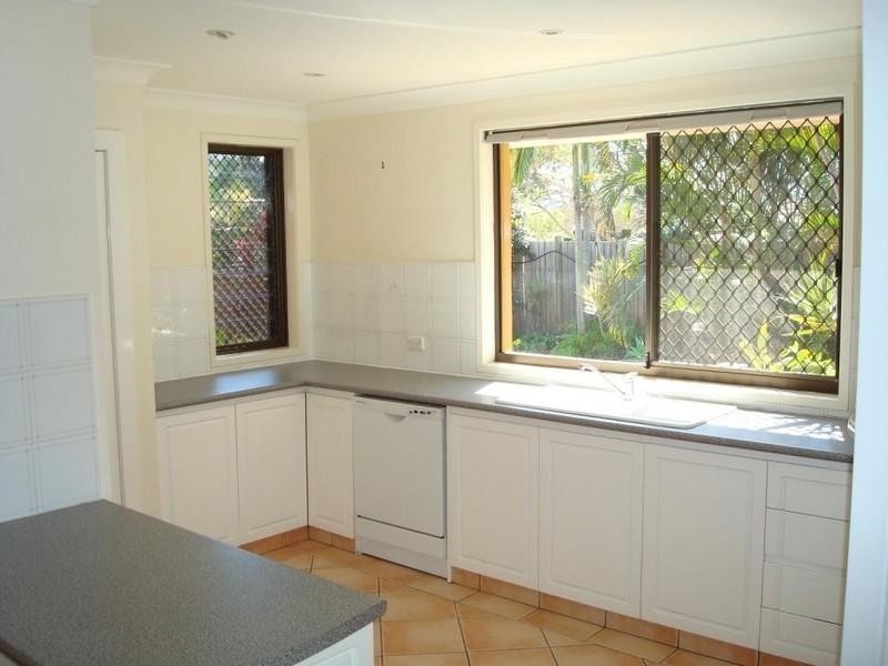 73 River Crescent, Broadbeach Waters QLD 4218