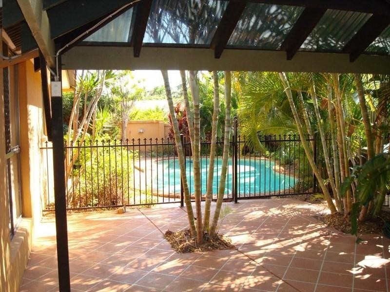 73 River Crescent, Broadbeach Waters QLD 4218