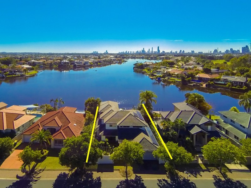 9 Clipper Boulevard, Clear Island Waters QLD 4226