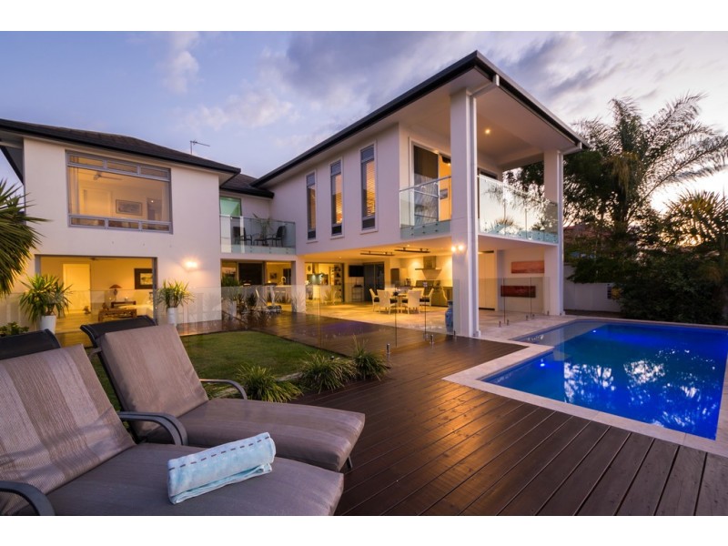 9 Clipper Boulevard, Clear Island Waters QLD 4226