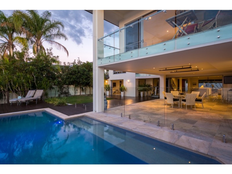 9 Clipper Boulevard, Clear Island Waters QLD 4226