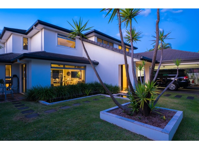 9 Clipper Boulevard, Clear Island Waters QLD 4226