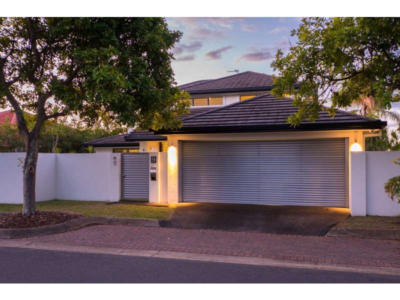 9 Clipper Boulevard, Clear Island Waters QLD 4226