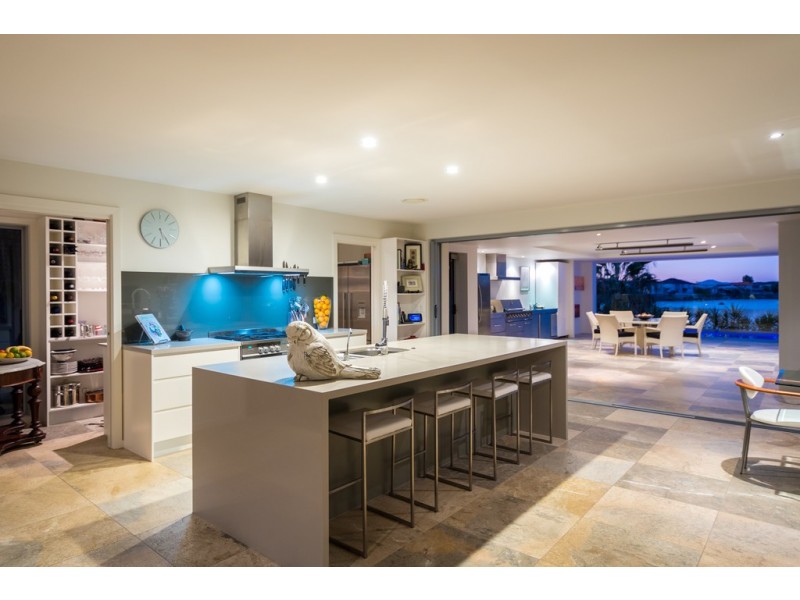 9 Clipper Boulevard, Clear Island Waters QLD 4226