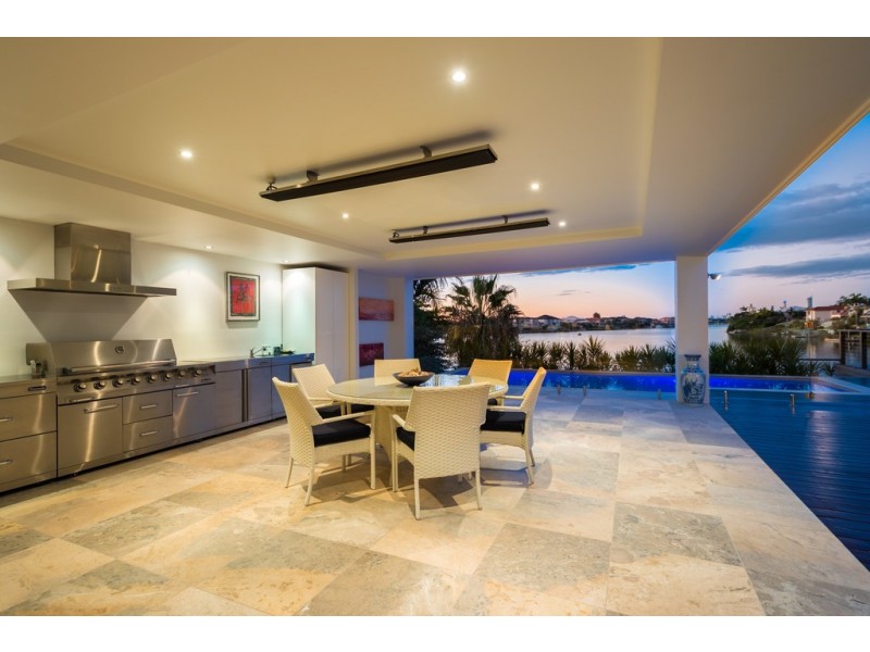 9 Clipper Boulevard, Clear Island Waters QLD 4226