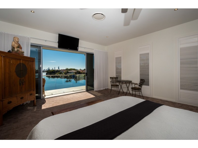 9 Clipper Boulevard, Clear Island Waters QLD 4226