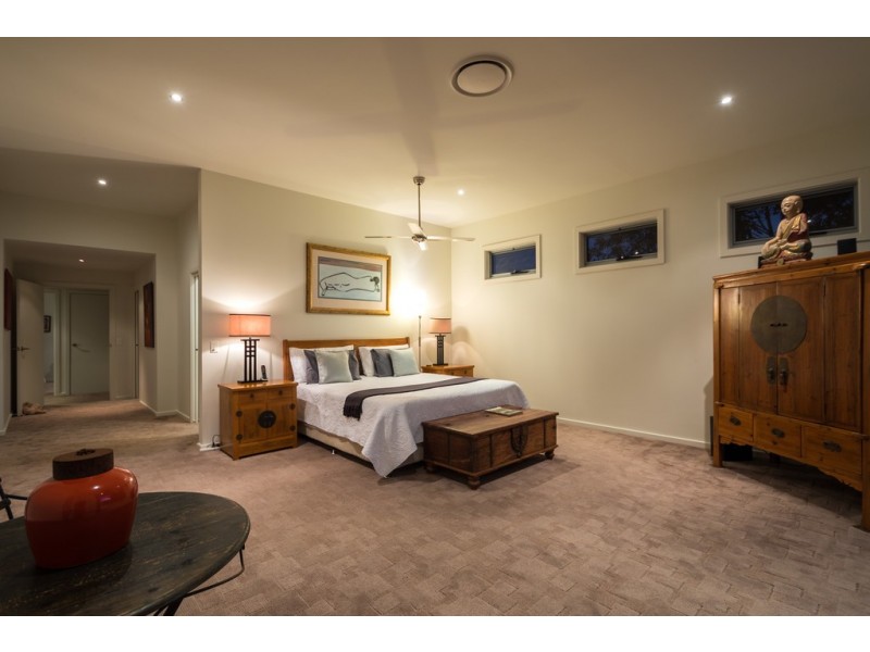 9 Clipper Boulevard, Clear Island Waters QLD 4226