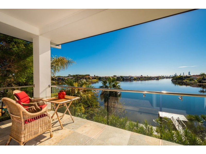 9 Clipper Boulevard, Clear Island Waters QLD 4226