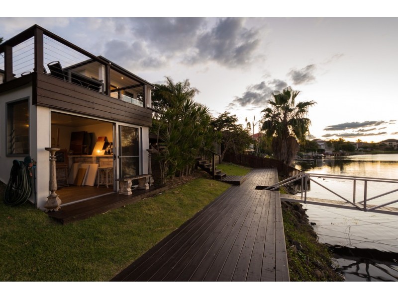 9 Clipper Boulevard, Clear Island Waters QLD 4226