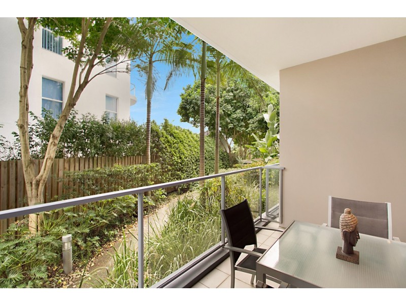 2002 Freshwater Point 33 TE Peters Drive, Broadbeach Waters QLD 4218
