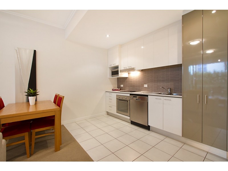 2002 Freshwater Point 33 TE Peters Drive, Broadbeach Waters QLD 4218