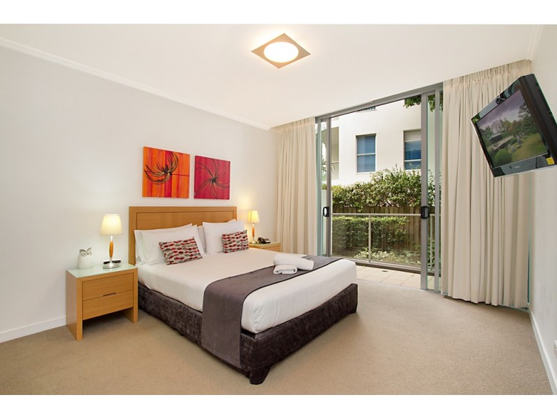 2002 Freshwater Point 33 TE Peters Drive, Broadbeach Waters QLD 4218