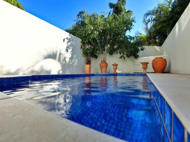 2/42 Tedder Avenue, Main Beach QLD 4217