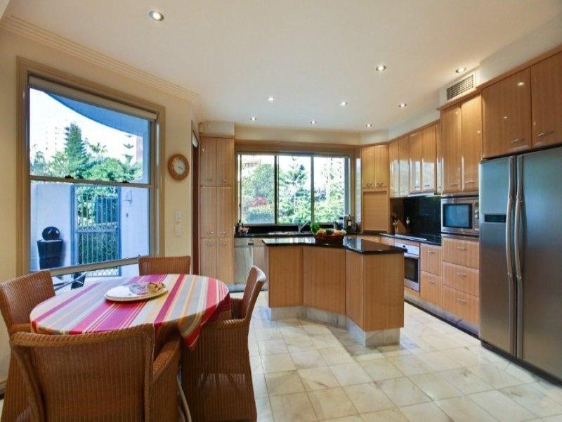 2/42 Tedder Avenue, Main Beach QLD 4217