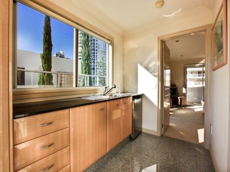 2/42 Tedder Avenue, Main Beach QLD 4217