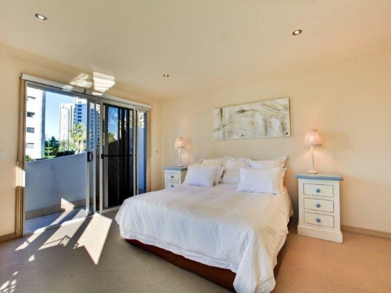 2/42 Tedder Avenue, Main Beach QLD 4217