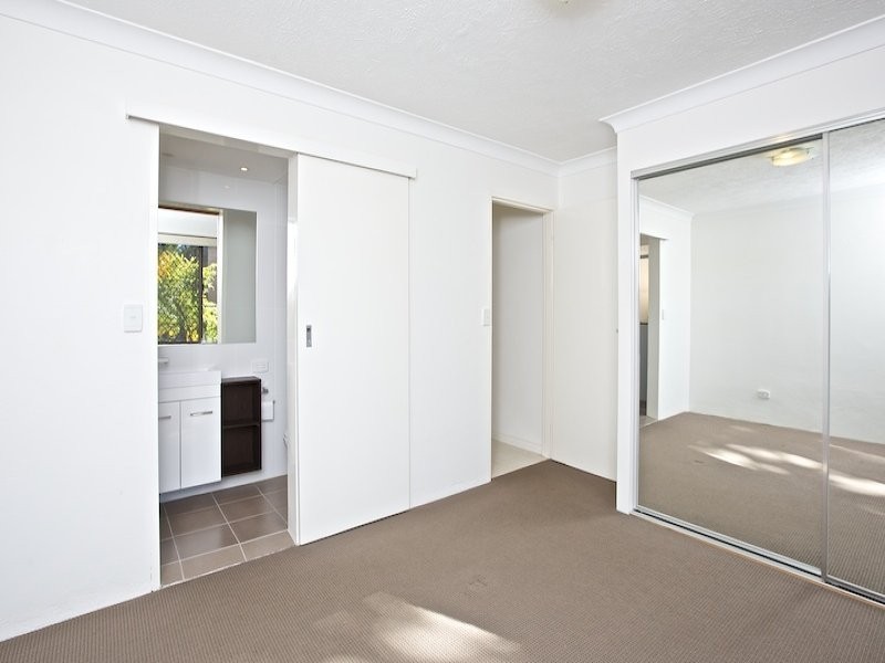 1/22 Genoa Street, Surfers Paradise QLD 4217