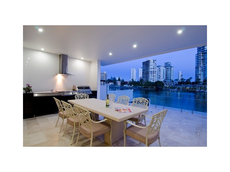 46 Amalfi Drive, Isle Of Capri QLD 4217