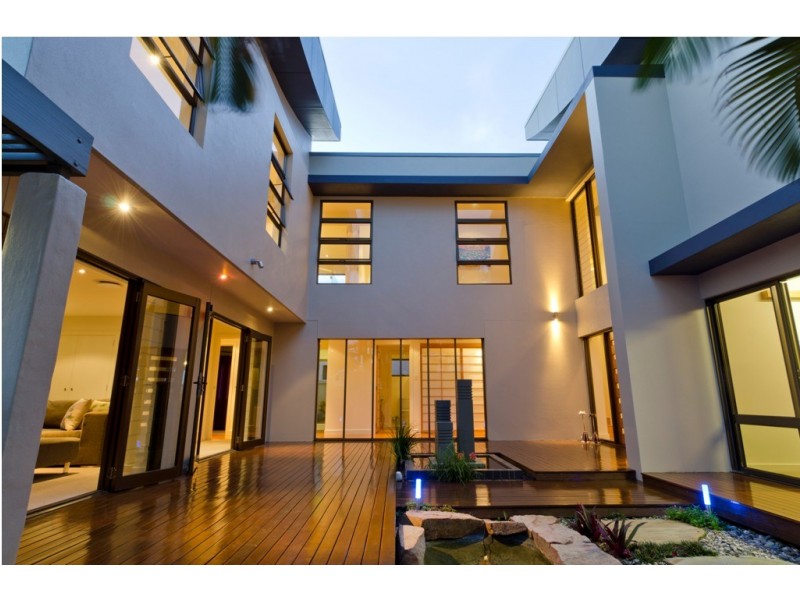 5 Rowes Court, Sorrento QLD 4217