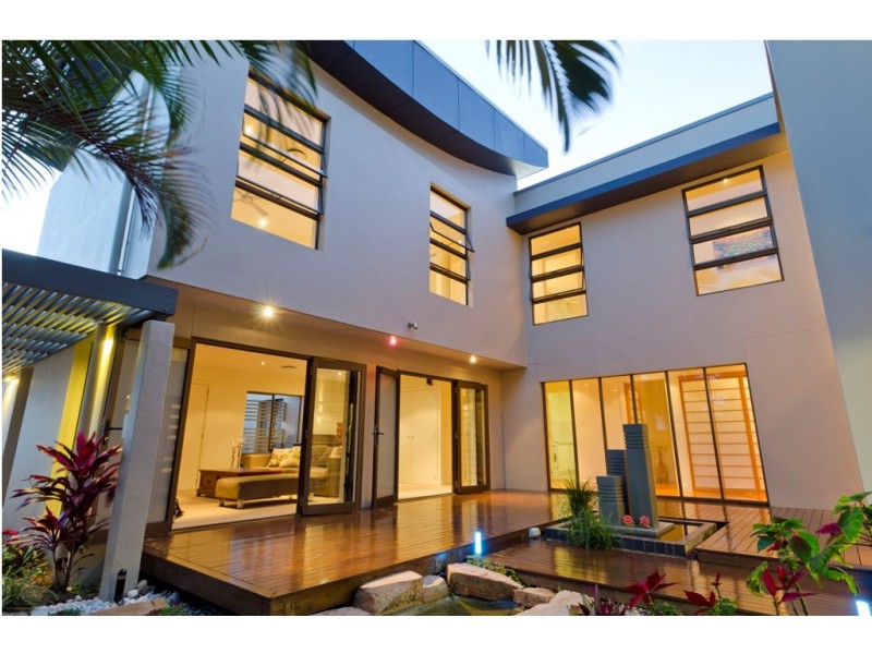 5 Rowes Court, Sorrento QLD 4217