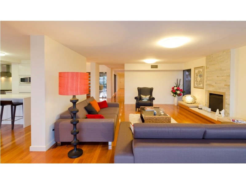 5 Rowes Court, Sorrento QLD 4217