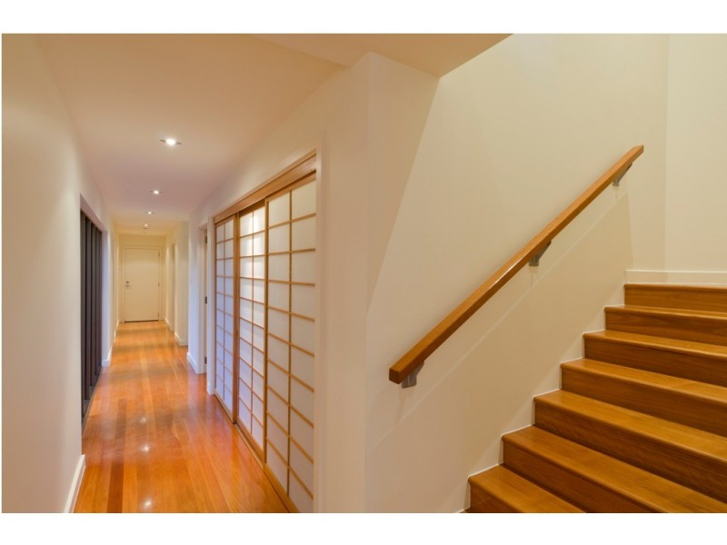 5 Rowes Court, Sorrento QLD 4217