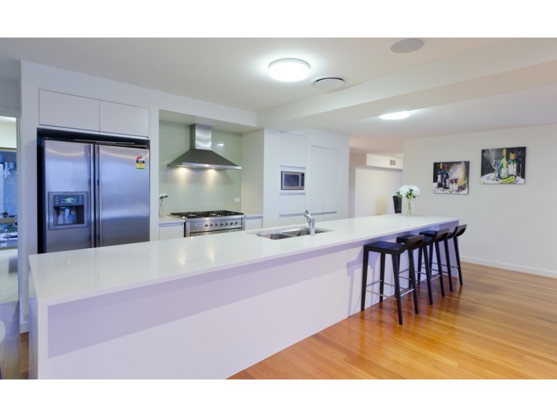 5 Rowes Court, Sorrento QLD 4217
