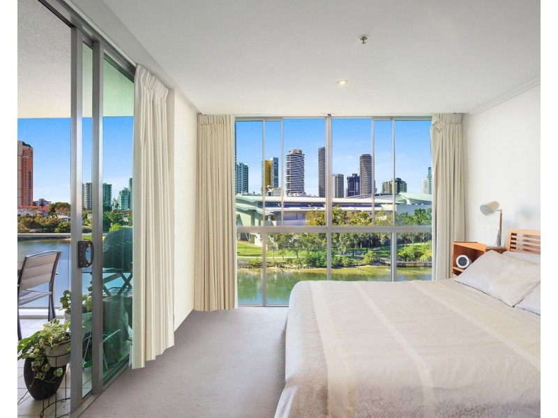 1411/33 T E Peters Drive ‘Freshwater Point’, Broadbeach Waters QLD 4218