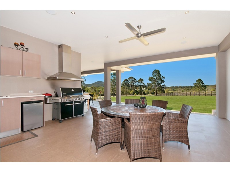 26 Lagoon Park Drive, Maudsland QLD 4210