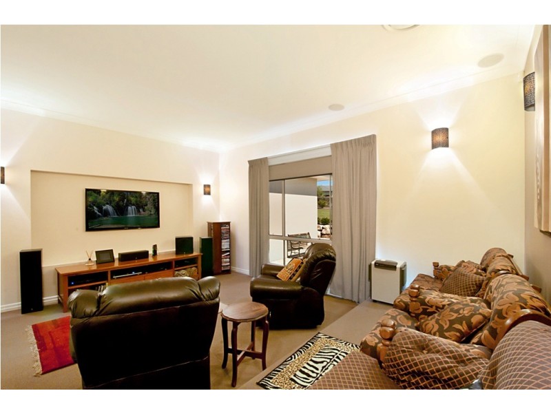 26 Lagoon Park Drive, Maudsland QLD 4210