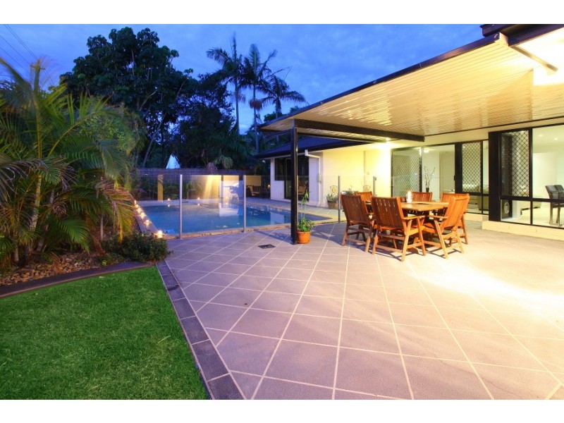 1 Raymond Avenue, Bundall QLD 4217