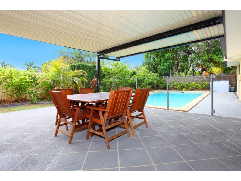 1 Raymond Avenue, Bundall QLD 4217